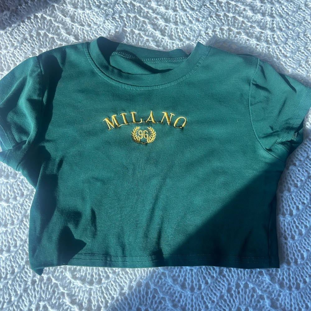 • Milano, Italy cropped shirt